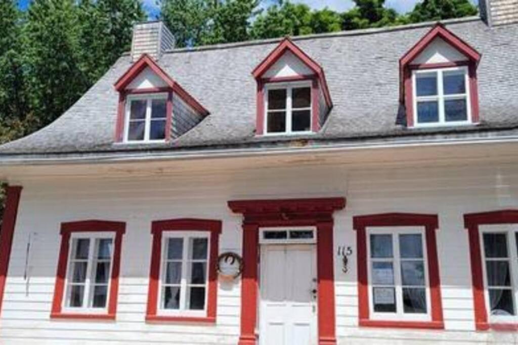 Om Chalet 1 Avec Spa Face Au Fleuve Saint-Jean Exterior photo